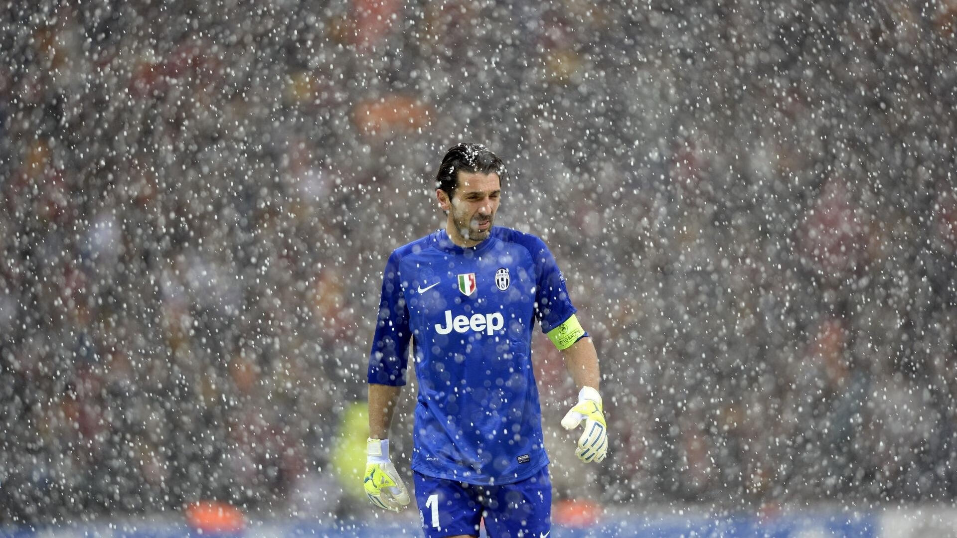 中国足球国家队强调体能与速度平衡发展，中国足球运动员的体能标准